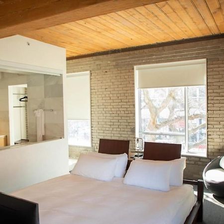 Hotel Ocho Toronto Esterno foto
