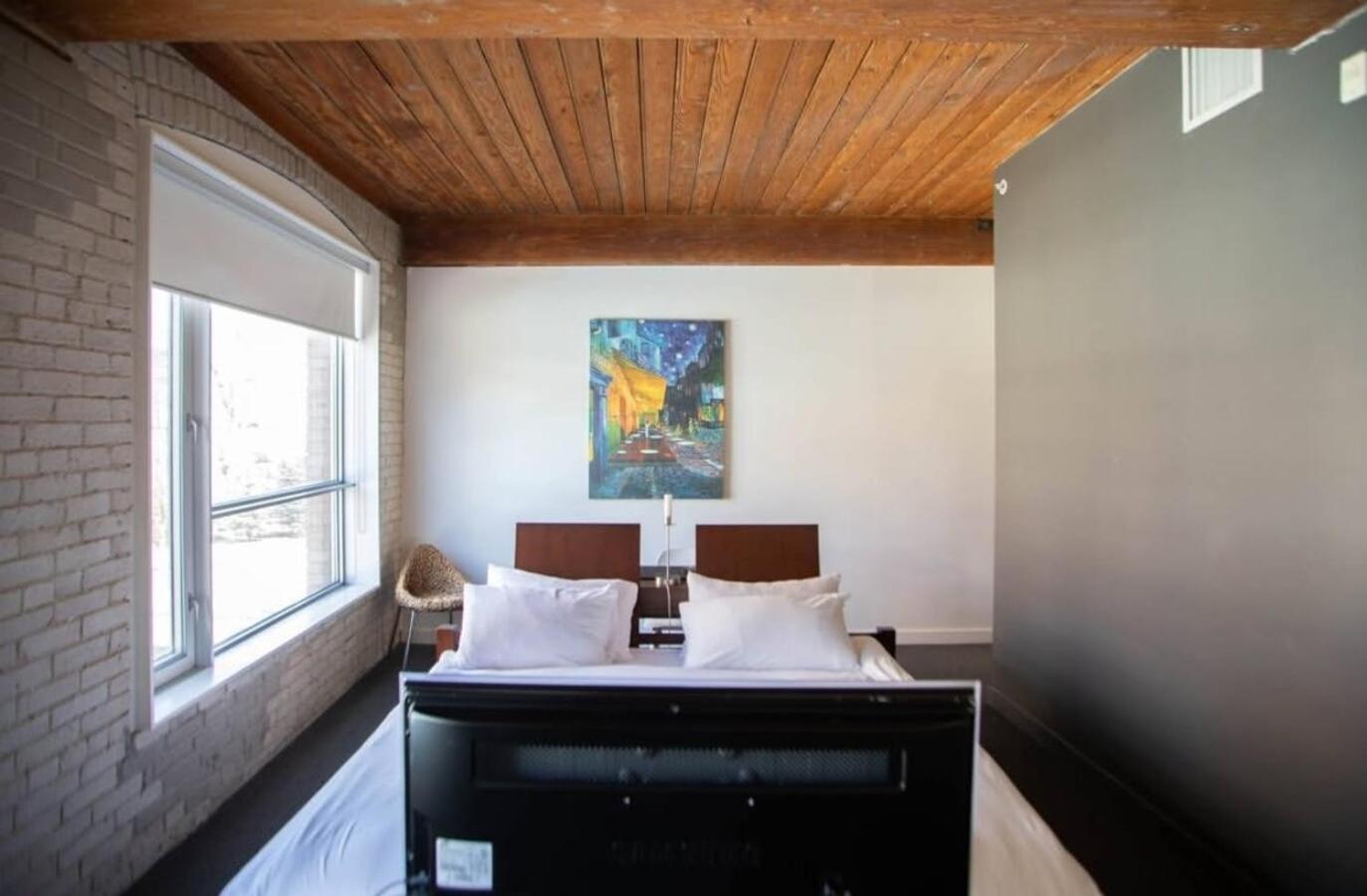 Hotel Ocho Toronto Esterno foto